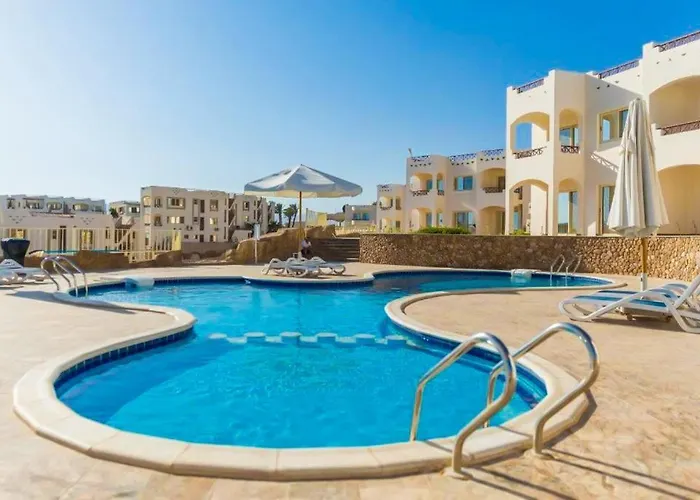 Sharks Bay Oasis & Butterfly Diving Center Şarm El-Şeyh