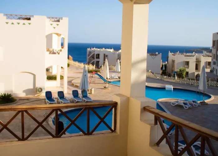 Sharks Bay Oasis & Butterfly Diving Center Şarm El-Şeyh