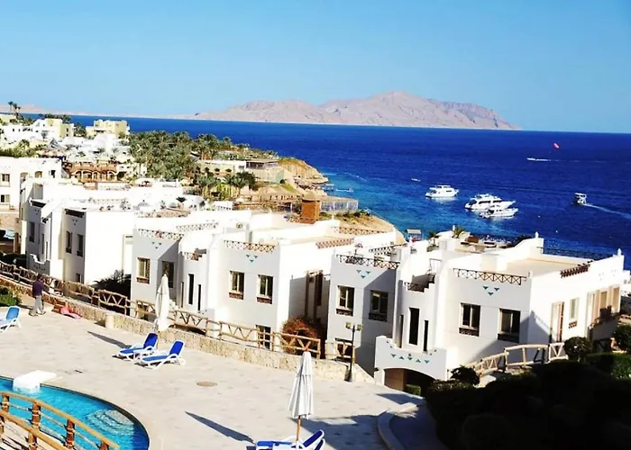 Sharks Bay Oasis & Butterfly Diving Center 4* Şarm El-Şeyh